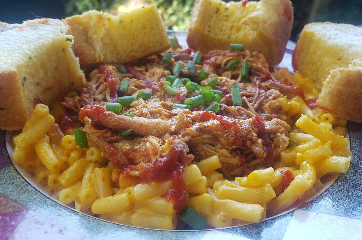 Honey Sriracha Chicken Recipe on Mac N Cheese