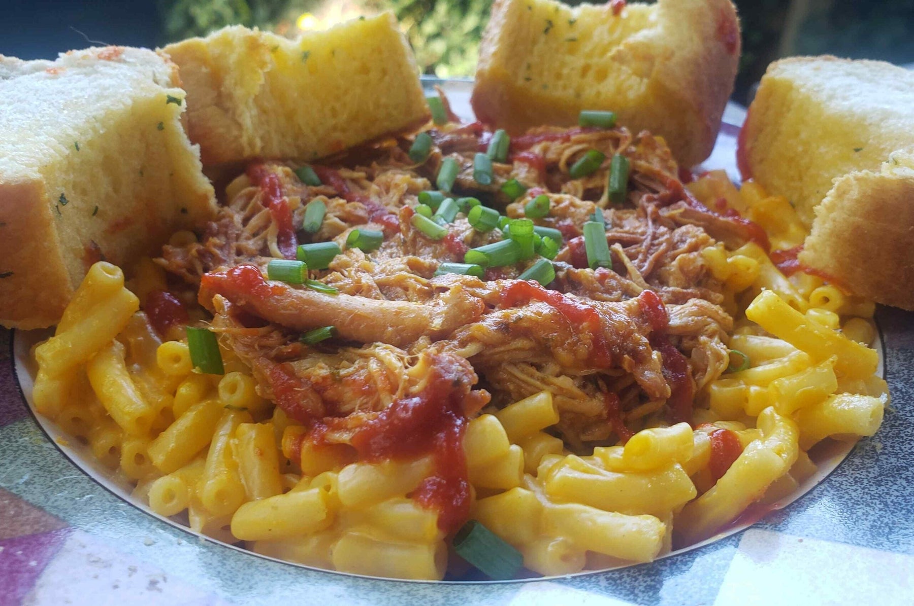 Honey Sriracha Chicken Recipe on Mac N Cheese